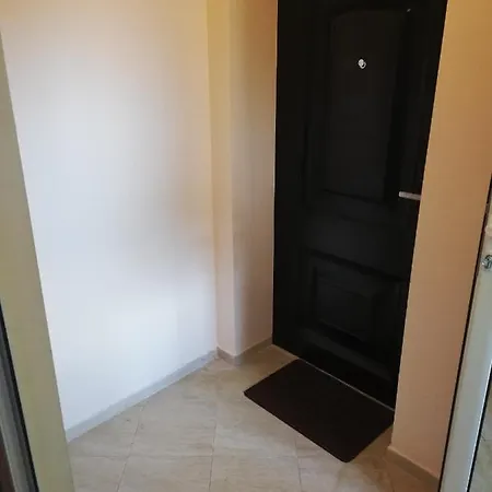Apartment 6 Km. From The Airport