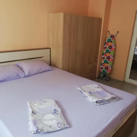 6 Km. From The Airport Apartment