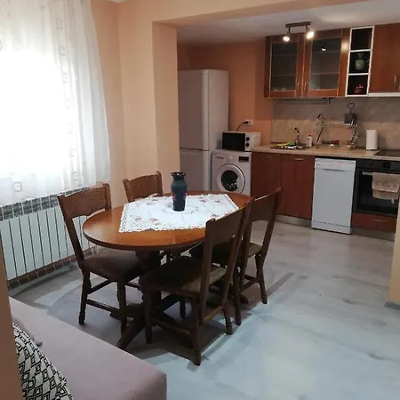 6 Km. From The Airport 아파트 *